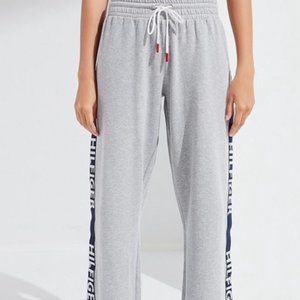 tommy hilfiger uo exclusive logo tape cropped sweatshirt